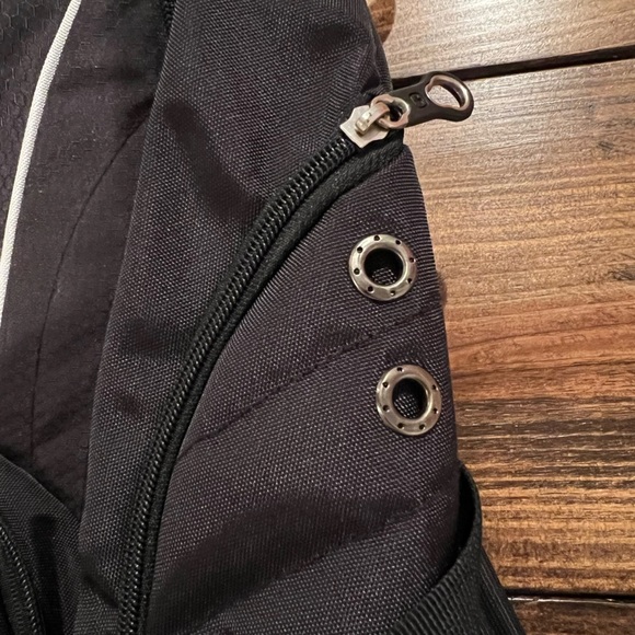 SwissGear Laptop Computer Black Backpack, EUC, ample storage, Airflow, durable, - Picture 6 of 14